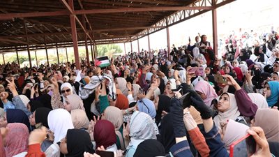 بمشاركة رئيس الجامعة.. طالبات الأزهر ينظمن مسيرة تضامنا مع فلسطين: بالروح بالدم نفديك يا أقصى