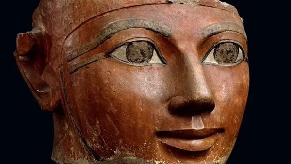  تمثال رأس الملكة