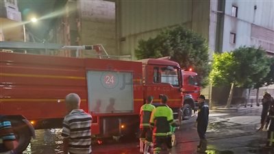 تفاصيل حريق مبنى إدراي بوسط البلد بالقاهرة | صور