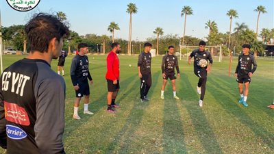 محاضرة فنية وكشف طبي للاعبي منتخب الشباب بمعسكر الإسماعيلية 