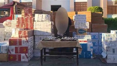 قبل بيعها بالسوق السوداء.. ضبط سائق بحوزته 10 آلاف عبوة سجائر بالأقصر