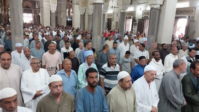 آلاف المواطنين يؤدون صلاة الغائب على أرواح شهداء فلسطين بمسجد العارف بسوهاج|صور