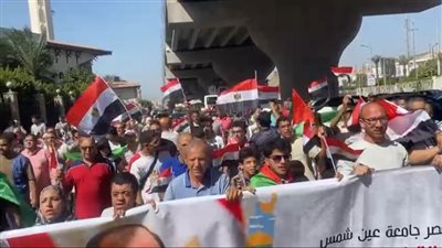 حق الشهداء مش هيروح.. أسرة طلاب من أجل مصر بجامعة عين شمس تتظاهر رفضا لتهجير الفلسطينيين