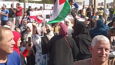 بمشاركة السيدات والأطفال.. مسيرة حاشدة بشبرا الخيمة تضامنًا مع الشعب الفلسطيني 