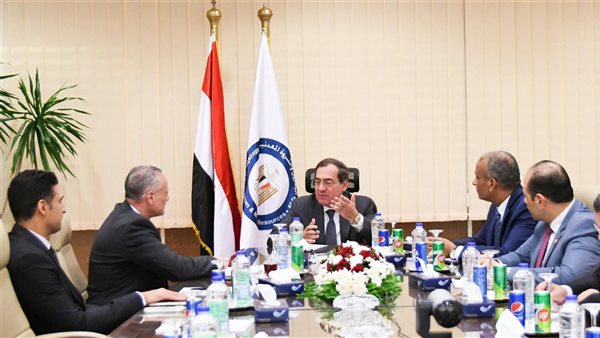  وزير البترول والثروة