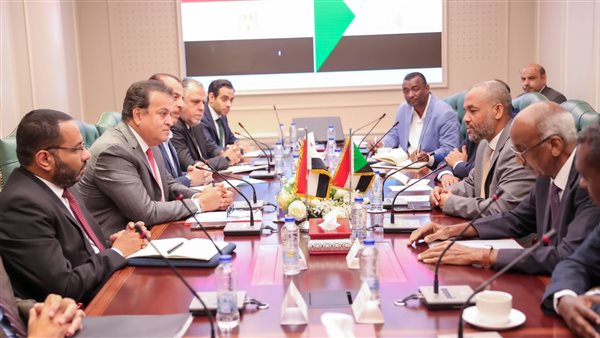 وزير الصحة يلتقي