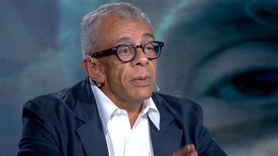 يسري نصر الله يشيد بـ كروان مشاكل في مسلسل بطن الحوت: أنا كمخرج بدور عليه