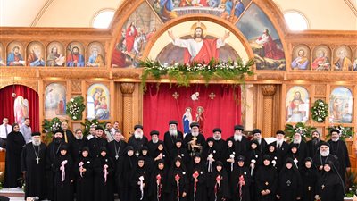 البابا تواضروس الثاني يسيم 16 راهبة لـ 4 أديرة | صور 