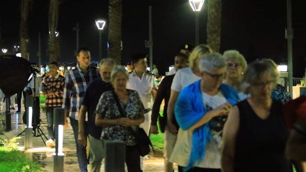 أفواج سياحية بكورنيش