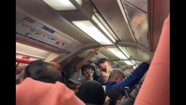 هتافات من مترو لندن