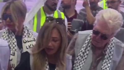 حسين فهمي وليلى علوي يتطوعان لتحضير المساعدات لأهالي غزة