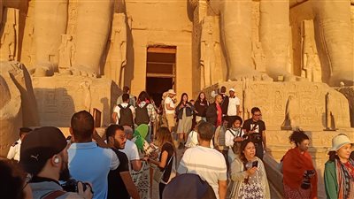 محافظ أسوان: أكثر من ألف سائح وزائر شاهدوا ظاهرة تعامد الشمس بمدينة أبو سمبل السياحية 