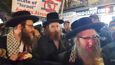 بالكوفية الفلسطينية.. يهود يشاركون في وقفات احتجاجية بنيويورك لدعم فلسطين