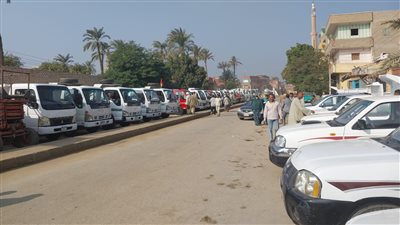 اصطفاف معدات الوحدة المحلية لمركز ناصر ببني سويف استعدادًا لفصل الشتاء