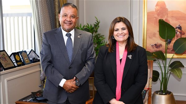 وزيرة الهجرة مع رئيس