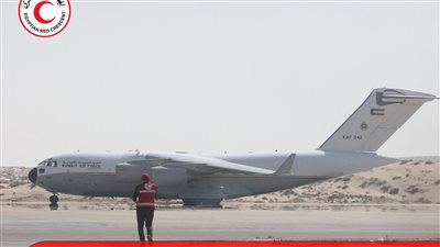 الهلال الأحمر المصري: وصول طائرة مساعدات إنسانية لدعم غزة من الكويت