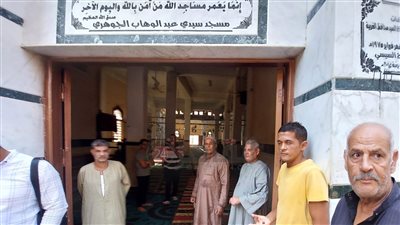 الأهالي ينتظرون وصول جثمان شيخ المبتهلين استعداد لتشييعه لمثواه الأخير بمسقط رأسه في طنطا