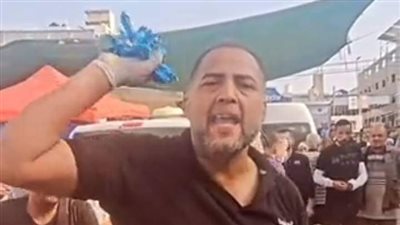  فلسطيني وزع الحلوى بعد استشهاد زوجته وأبنائه: أرضنا وهنستشهد فيها وما رح نرحل