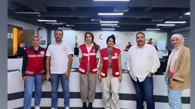 نيكول سعفان تتطوع في الهلال الأحمر المصري لتوصيل المساعدات لأهالي غزة