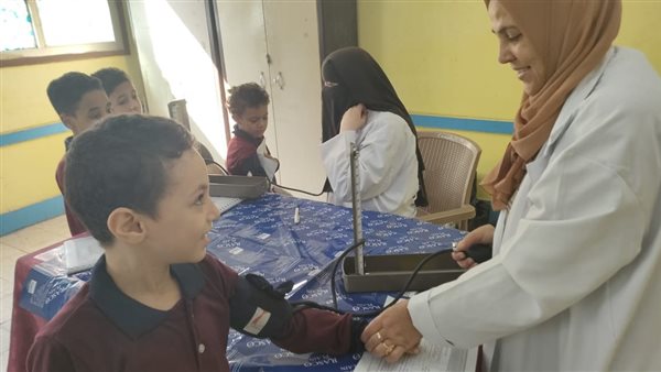 الكشف الطبي على الطلاب