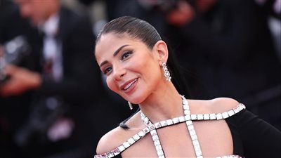 حبس شهر وغرامة مالية لـ يوتيوبر شهير بتهمة سب الفنانة منى زكي | بث مباشر