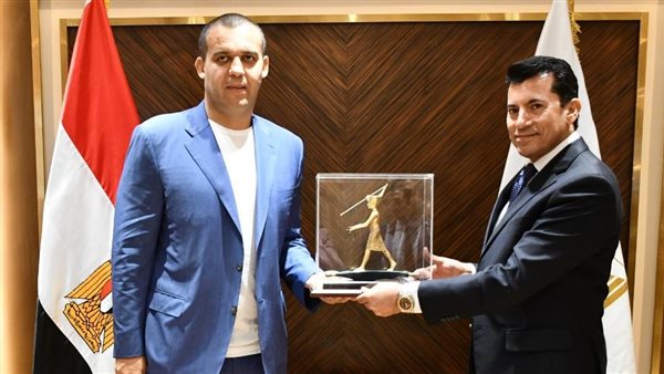 وزير الرياضة يستقبل