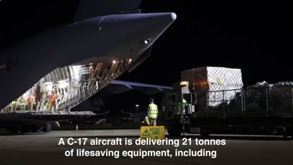 طائرة بريطانية تحمل