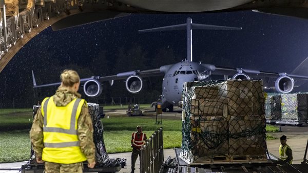 طائرة المساعدات