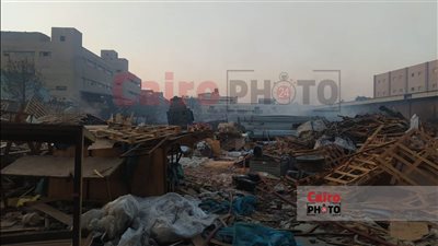 10 صور ترصد خسائر حريق مخزن كرتون بالمنطقة الصناعية في أكتوبر