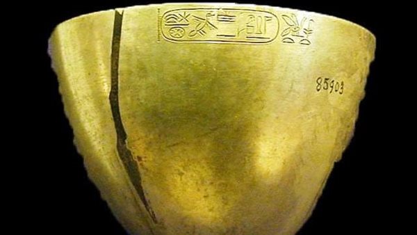  إناء ذهبي للملك