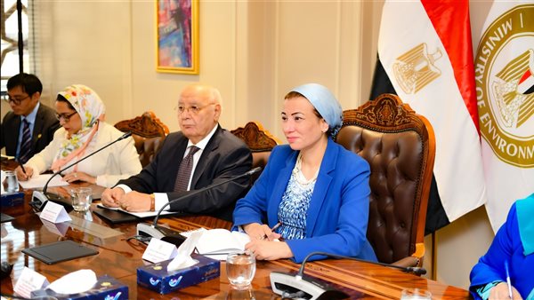 وزيرة البيئة 