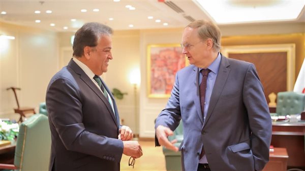 وزير الصحة وسفير