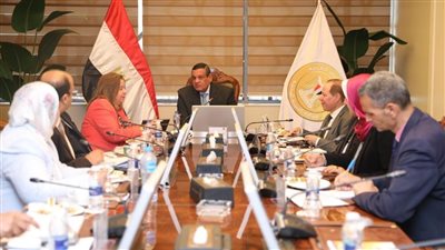 وزير التنمية المحلية يلتقي الرئيس التنفيذي لصندوق الإسكان الاجتماعي