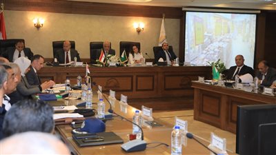 محافظ الجيزة يوجه بسرعة الانتهاء من إجراءات طرح وترسية مشروعات الخطة الاستثمارية