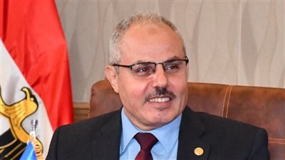 رسم صورة للسيسي وقصيدة للشهيد منسي.. طلاب برامج اللغات بجامعة الإسماعيلية يستعرضون مواهبهم 