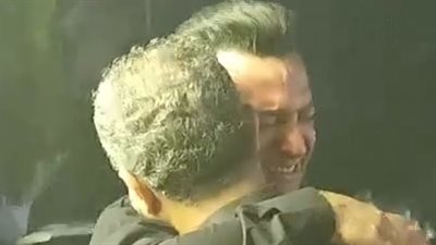 بكاء وحزن الفنان سمسم شهاب في عزاء زوجته بمسجد طلعت حرب بإمبابة | بث مباشر