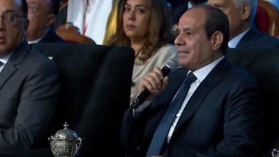 السيسي يطلب من مصانع المستلزمات الطبية إنتاج سرنجات ذاتية التدمير: شوفوا إيه اللي ممكن نساعدكم بيه
