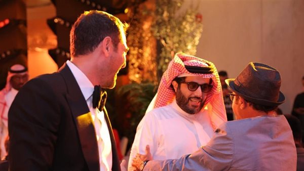 محمد هنيدي وتركي