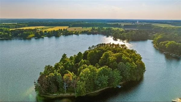 الجزيرة التي أجرى