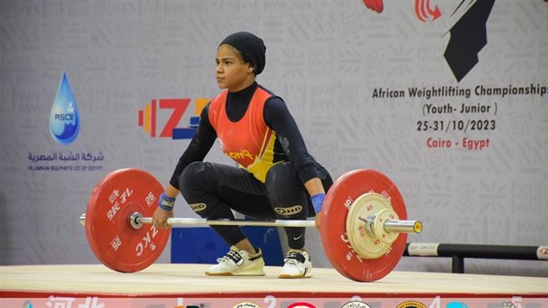 حنين أحمد لاعبة رفع