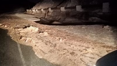 رئيس مدينة سفاجا: دمج الاتجاهين بطريق قنا سفاجا وجارٍ إزالة آثار السيول بالكيلو 85