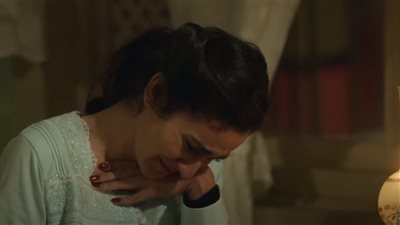 المهموم بيتعلق بقشاية.. كيف استنجد أبطال الأعمال الفنية بأفعال بسيطة للتغلب على مصائبهم؟ | تقرير