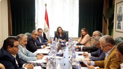 الثقافة في 24 ساعة.. الوزيرة تجتمع بقيادات القطاعات وتأجيل معرض الإسكندرية