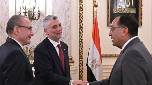 رئيس الوزراء يلتقي