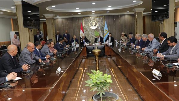 اجتماع وزير التعليم