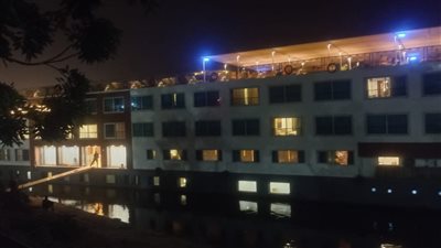 ترسو على مرسى كوم أمبو للإصلاح.. تفاصيل أزمة الباخرة السياحية التي تعرضت لثقب بأسوان