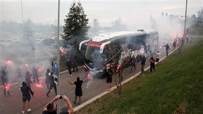 نادي ليون يدين شغب جماهير مارسيليا.. والحكومة الفرنسية تعتقل 9 أشخاص