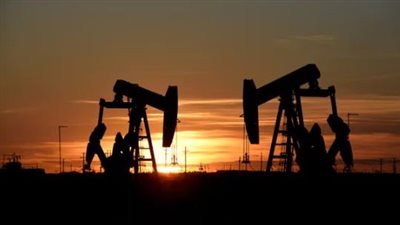 أسعار النفط ترتفع 2% بعد تعليق روسيا لصادرات ميناء نوفوروسيسك بسبب الهجوم الأوكراني