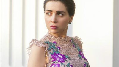 مي عز الدين عن الحالة الصحية لـ والدتها: بدأت غسيل كلى