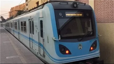 فتاتان تتخلصان من حياتهما أسفل عجلات قطار مترو الخط الأول بمحطة حلوان